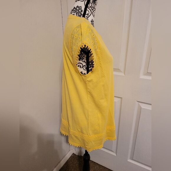 Kim Roger's yellow embroidered top - Picture 2 of 7